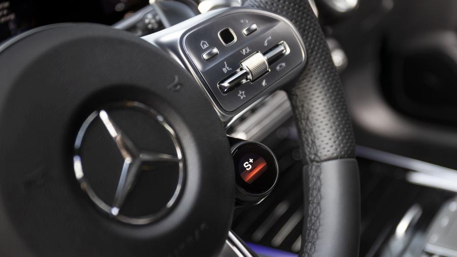 Детали интерьера Mercedes-AMG GLA45 S 4Matic+ (H247) 2020 года  (WW) (фото 18 из 26)